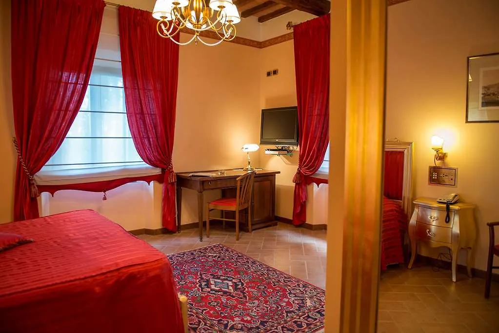 Hotel Villa Il Patriarca Chiusi 4*,