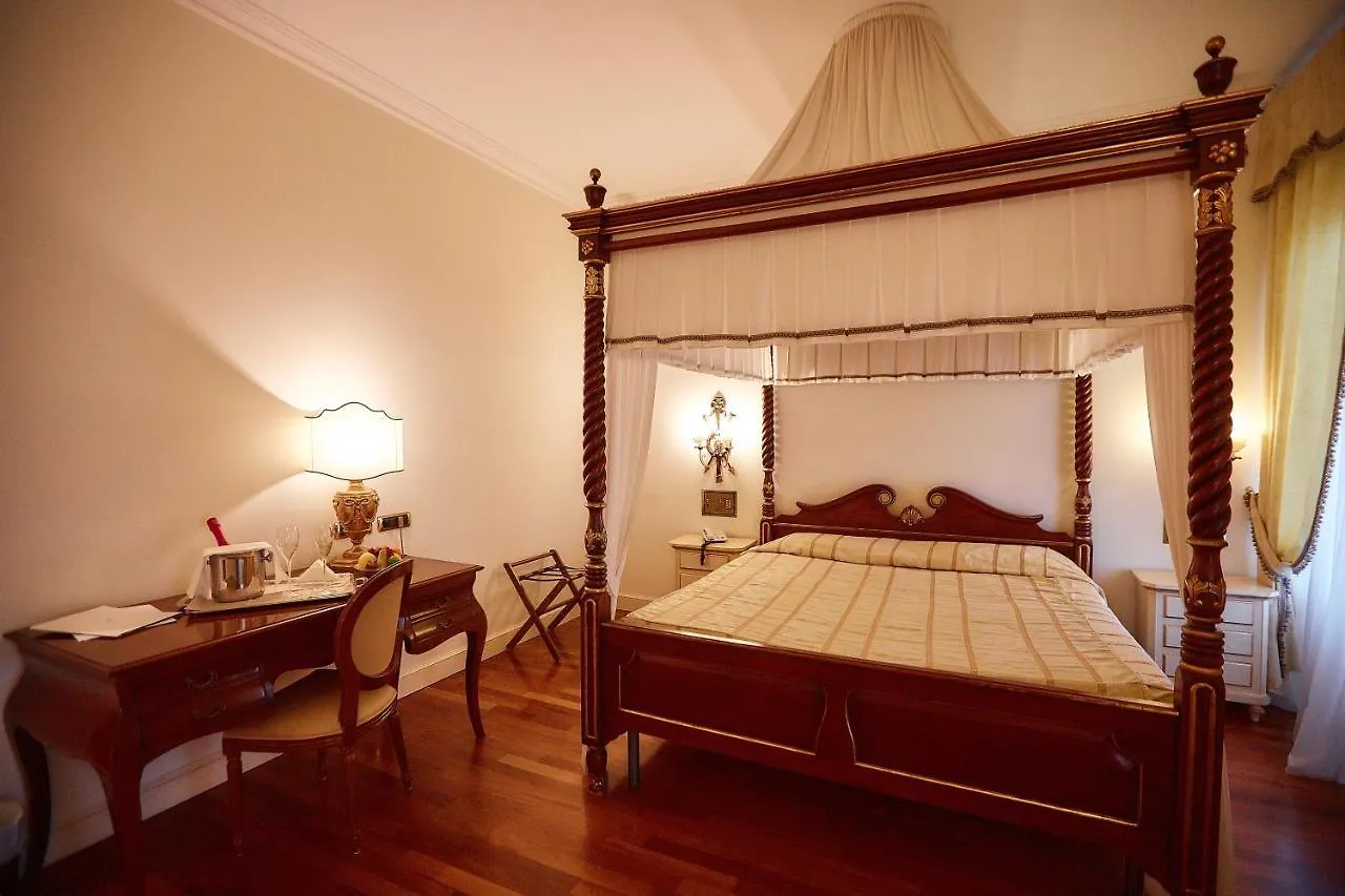 Hotel Villa Il Patriarca Chiusi 4*,